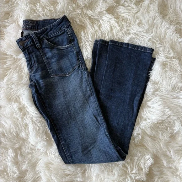 Vintage Refuge Flare Leg Jeans - Picture 2 of 9